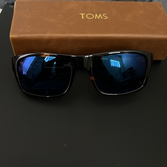 Toms Lombard sunglasses  stylish - Picture 4 of 5